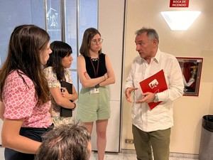 Enrique Santiago exige al Gobierno intervenir contra la "limpieza social" en Madrid