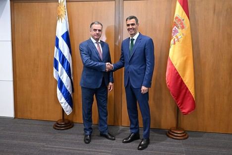 España y Uruguay firman seis acuerdos para fortalecer la cooperación bilateral
