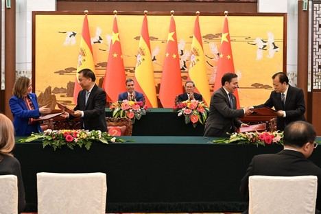 España y China firman acuerdos para fortalecer la cooperación en economía y cultura