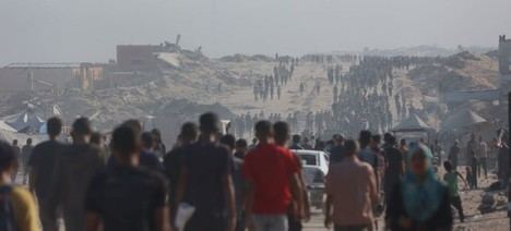 Crisis en Gaza: La gente busca comida en el suelo por desesperación y hambruna