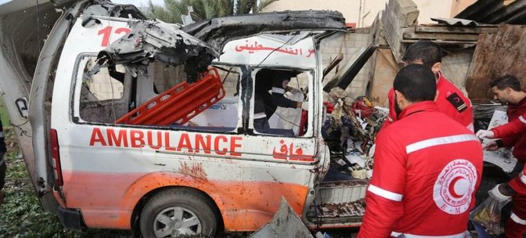 Ataque israelí en Gaza deja un muerto y tres heridos entre trabajadores de emergencia