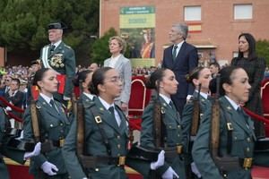 Grande-Marlaska resalta la adaptabilidad de la Guardia Civil en su jura de bandera