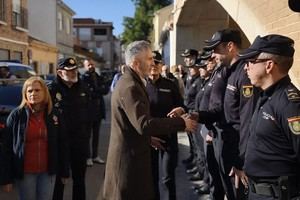 Grande-Marlaska resalta la colaboración entre seguridad y ciudadanos tras la DANA en Valencia
