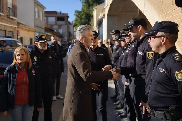 Grande-Marlaska resalta la colaboración entre seguridad y ciudadanos tras la DANA en Valencia