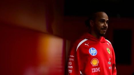 Hamilton destaca la mentalidad ganadora de Ferrari tras el shakedown en Barcelona