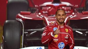 Hamilton recibe elogios de ex piloto de pruebas de Ferrari, pero enfrenta gran presión en el equipo