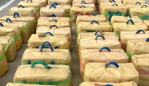 Detenido un velero con cocaína cerca de Canarias tras incendio a bordo