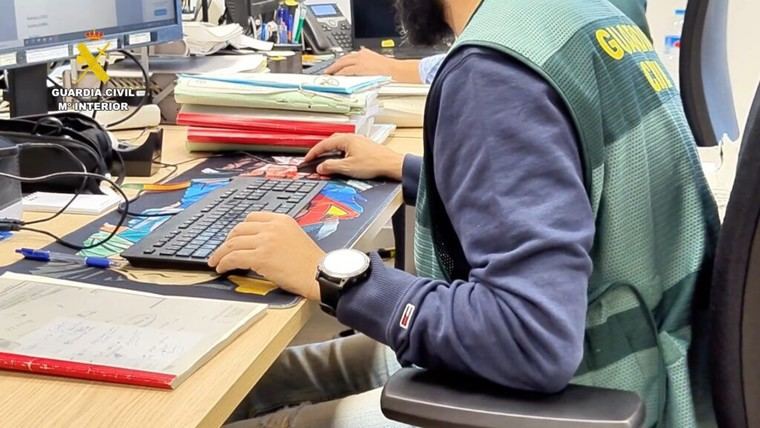 Detenidas 15 personas por estafas de 393.000 euros a través de smishing y vishing