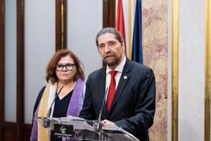 IU presenta una ley para mejorar la vida en barrios vulnerables y combatir la desigualdad