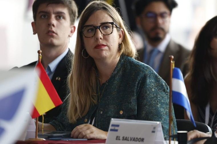 Cristina Hernández destaca el feminismo como clave para la transformación social en conferencia regional sobre la mujer