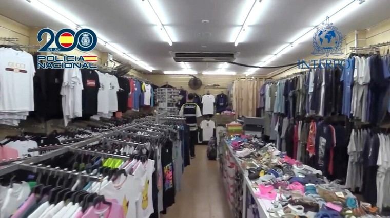 Doce detenidos en Mallorca por vender productos falsificados en zonas turísticas