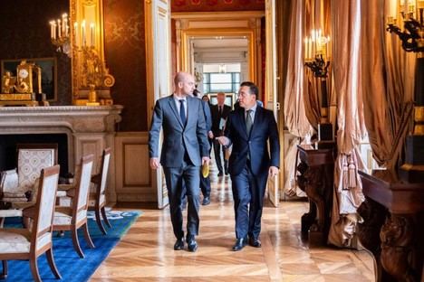 Albares refuerza lazos con Francia y Marruecos en París