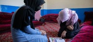 Las mujeres afganas enfrentan una creciente exclusión social y derechos vulnerados