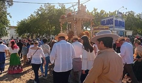 Las hermandades comienzan su peregrinación sin incidentes bajo el Plan Romero