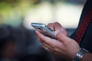 Las redes sociales solo eliminan el 28% del discurso de odio racista y xenófobo