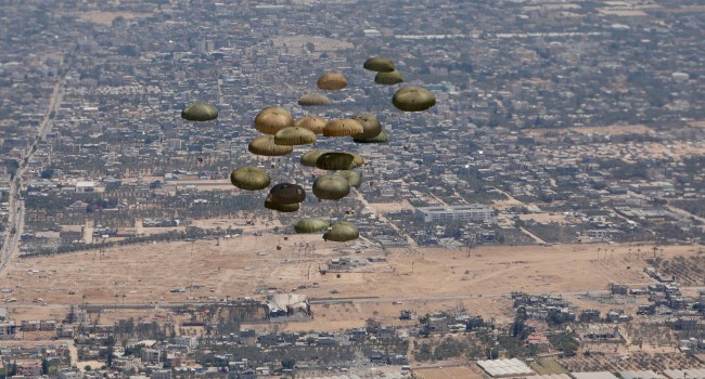 La ayuda humanitaria aérea en Gaza es insuficiente y simbólica, según Izquierda Unida