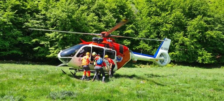 Atleta herido es evacuado durante la carrera Zegama-Aizkorri en Euskadi