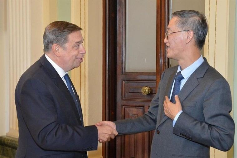 Planas resalta la sólida colaboración entre España y China en agricultura y pesca