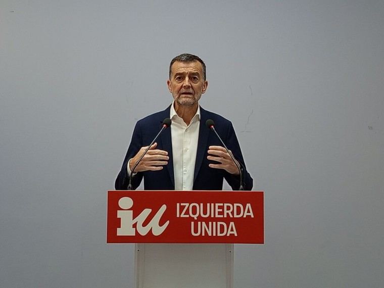 Maíllo reafirma su compromiso con la paz y la vivienda tras un año al frente de IU