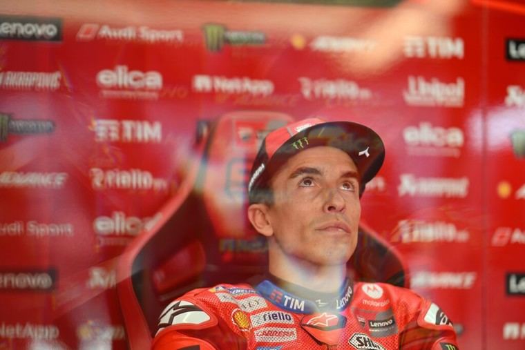 Marc Márquez se somete a cirugía exitosa en la escápula derecha