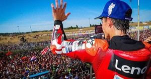 Marc Márquez se convierte en líder del campeonato tras aprovechar el error de Bezzecchi