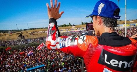 Marc Márquez se convierte en líder del campeonato tras aprovechar el error de Bezzecchi