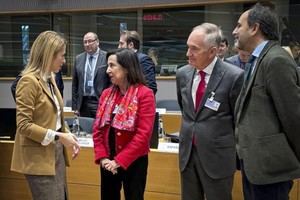 Robles destaca la unidad europea en apoyo a Ucrania en reunión de defensa en Bruselas
