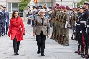 Robles y Vautrin destacan la colaboración en defensa entre España y Francia