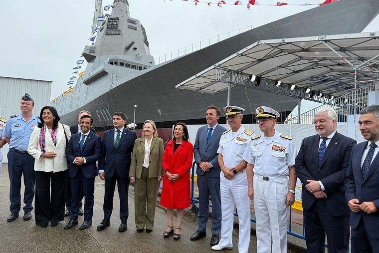 Robles resalta la modernización de la Armada en la botadura de la fragata F-111 ‘Bonifaz’