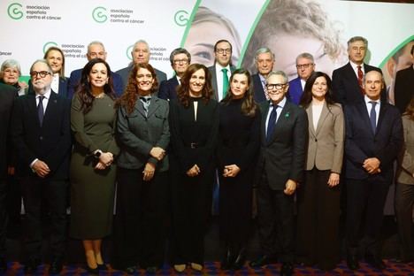 Mónica García aboga por una sanidad pública robusta en la lucha contra el cáncer