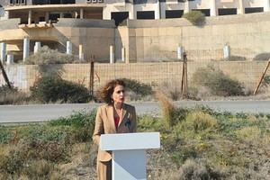 Gobierno inicia demolición del hotel ilegal en El Algarrobico