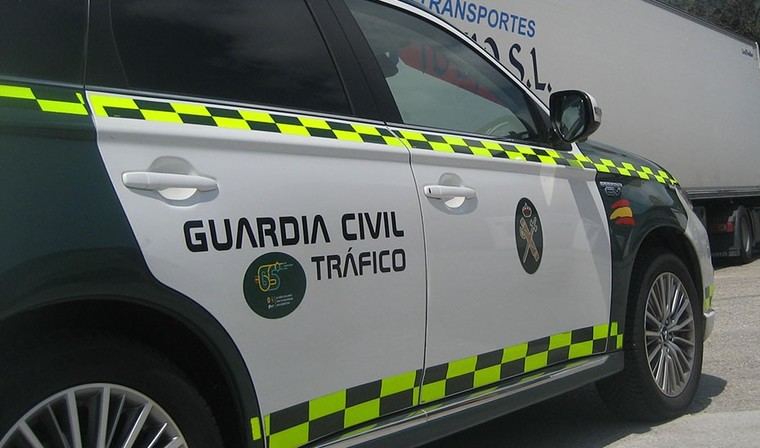 Motorista fallece tras ser atropellado por una máquina en Coín, Málaga