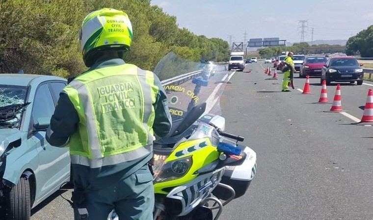 Fallece un motorista en la A-92 tras perder el control de su moto en Sevilla