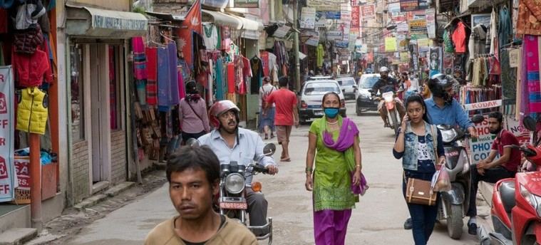 Protestas en Nepal tras bloqueo de redes sociales desatan violencia y represión