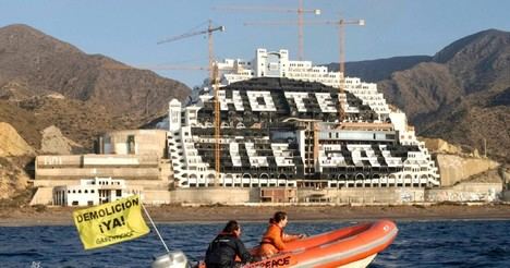 Greenpeace celebra avance en la demolición del Algarrobico, pero con dudas sobre su efectividad