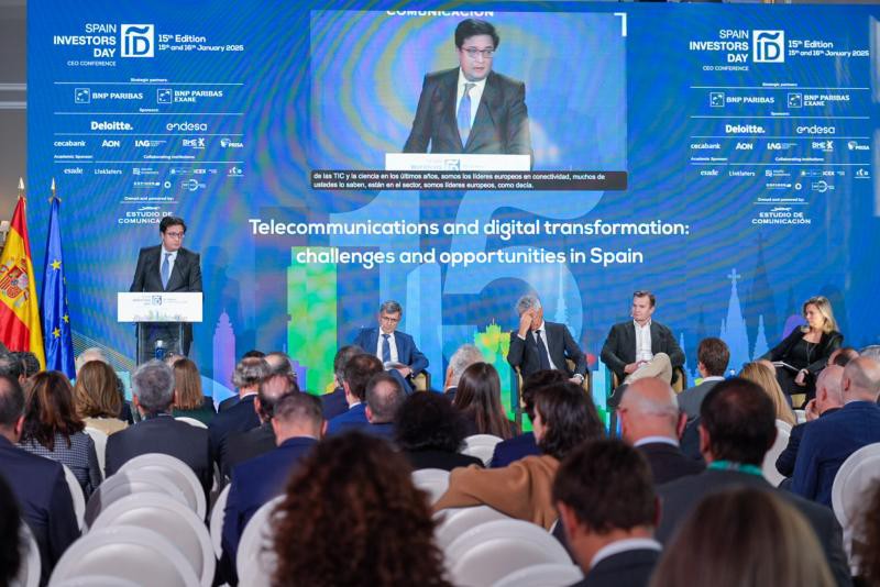 Óscar López resalta la 'tercera vía digital' de España para atraer inversiones internacionales