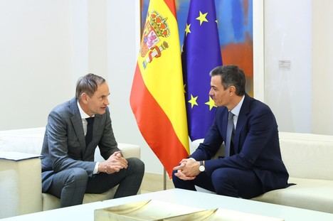 Sánchez se reúne con CEO de Volkswagen para discutir apoyo al vehículo eléctrico en España