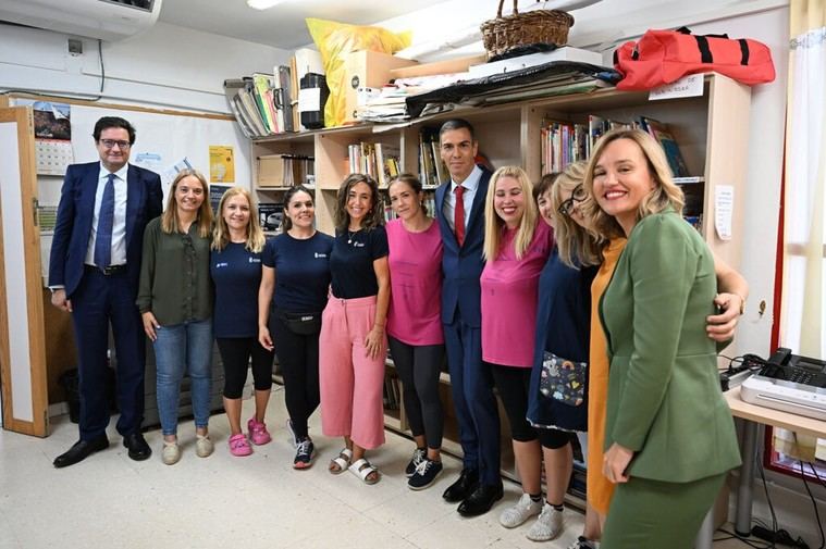 Sánchez propone ley para reducir horas lectivas y mejorar condiciones docentes