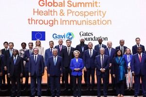 España eleva su aportación a GAVI a 130 millones de euros para vacunas