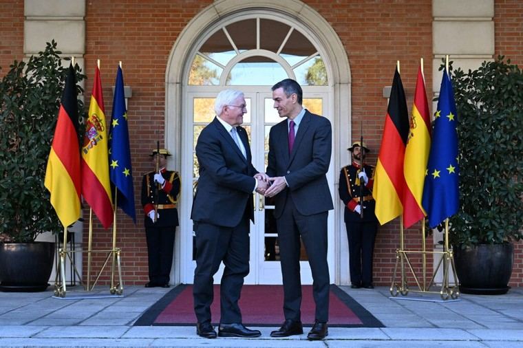 Sánchez y Steinmeier refuerzan la colaboración entre España y Alemania en memoria democrática y economía
