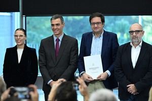 Sánchez anuncia mejoras salariales y laborales para empleados públicos en nuevo acuerdo