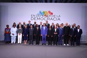 Sánchez llama a fortalecer la democracia y combatir la desigualdad en cumbre internacional