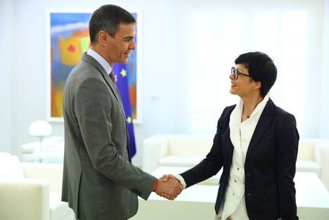Sánchez se reúne con la comisaria europea de Ampliación