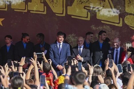 Sánchez celebra la victoria de la selección española de fútbol en el Mundial