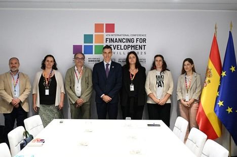 Sánchez dialoga con la sociedad civil en la Conferencia sobre Financiación para el Desarrollo