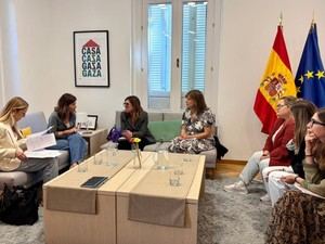 Rego promueve el acogimiento familiar para proteger los derechos de la infancia