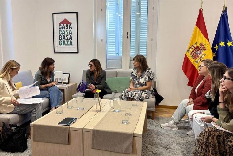 Rego promueve el acogimiento familiar para proteger los derechos de niños y adolescentes