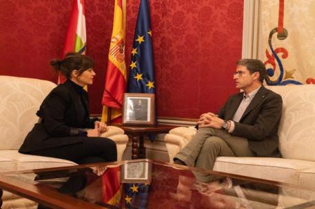 Rego enfatiza la necesidad de una justicia adaptada para proteger los derechos de la infancia
