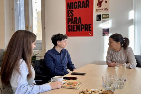 Rego dialoga con EXMENAS sobre la situación de niños en desamparo