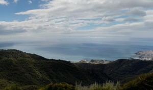 Rescatan a dos senderistas heridos tras pasar la noche perdidos en Nerja